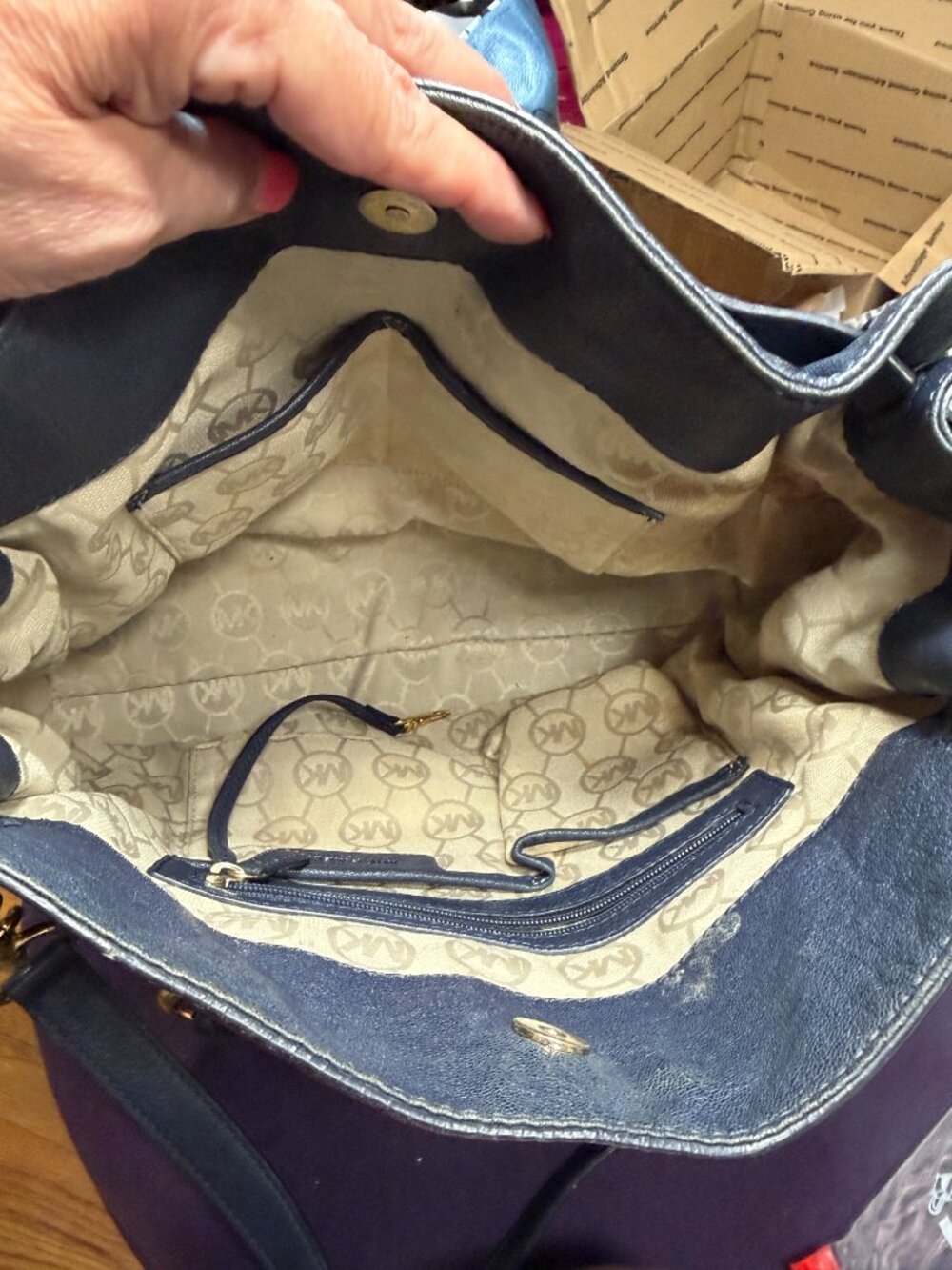 MICHAEL KORS HAMILTON LARGE LEATHER TOTE BAG IN NAVY - EUC - Picture 5 of 8